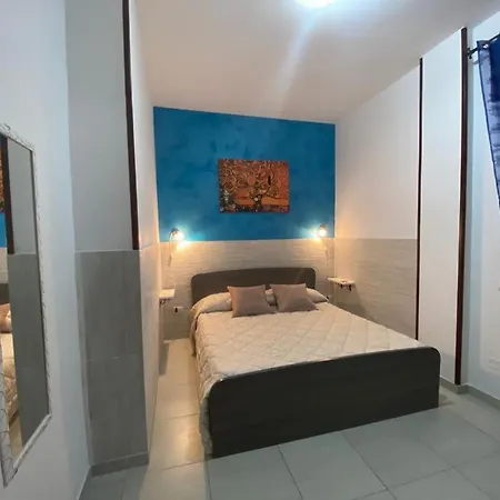 Bilocale Blu - A Casa Di Ludovica E Martina 펜션 *